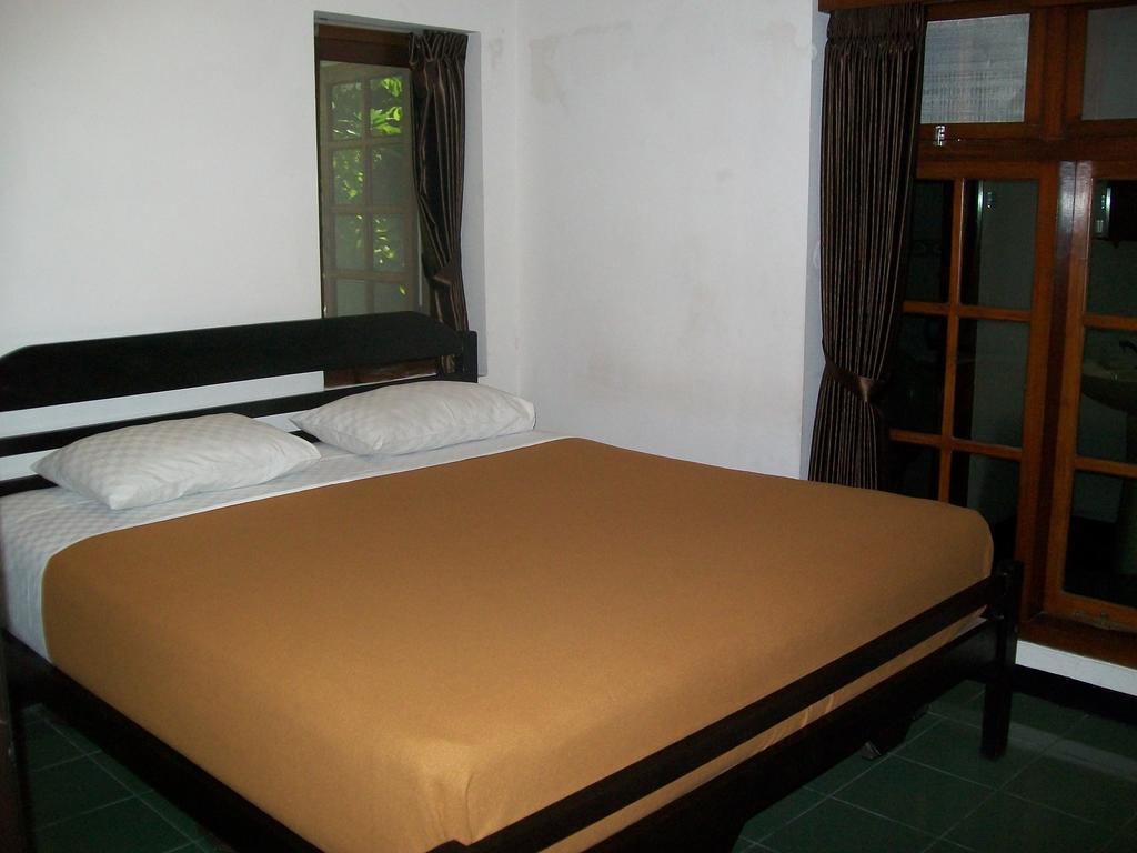 Krowi Inn Surabaya Kamer foto