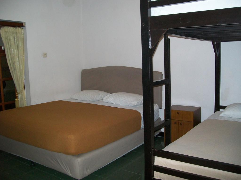 Krowi Inn Surabaya Kamer foto