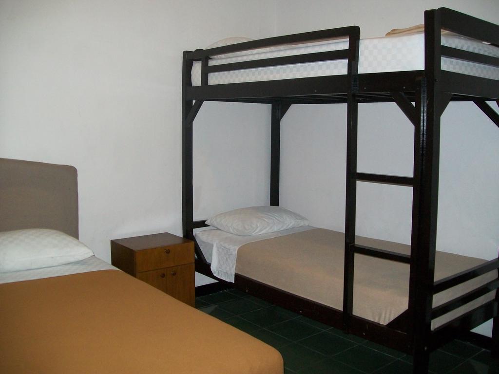 Krowi Inn Surabaya Kamer foto