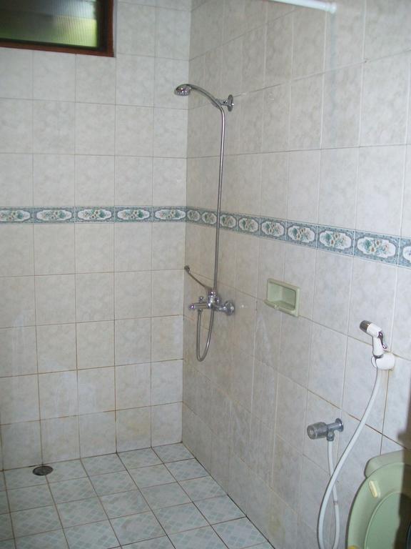 Krowi Inn Surabaya Kamer foto