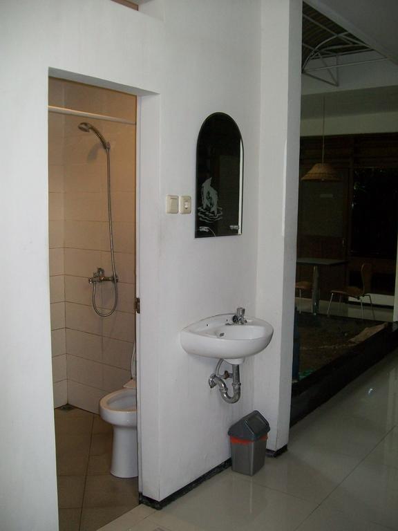 Krowi Inn Surabaya Kamer foto