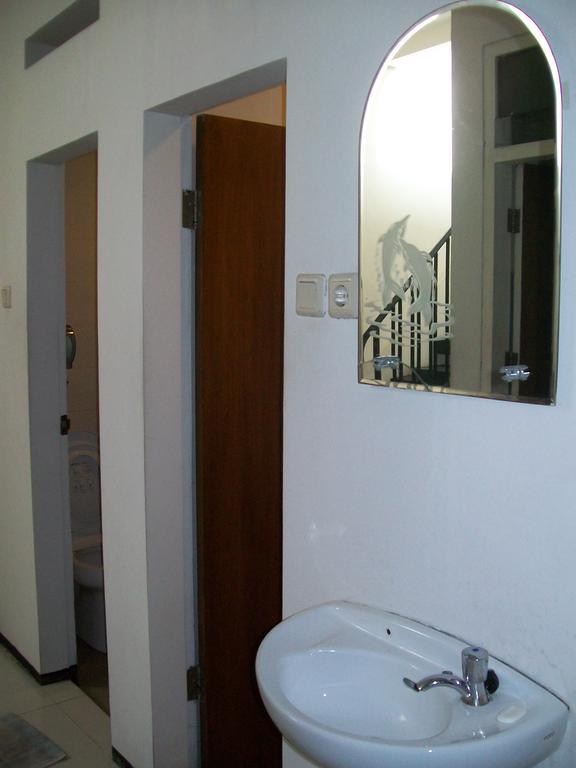 Krowi Inn Surabaya Kamer foto