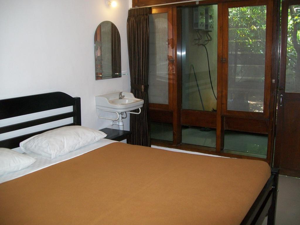 Krowi Inn Surabaya Kamer foto