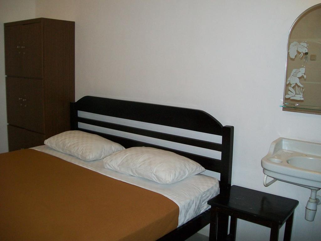 Krowi Inn Surabaya Kamer foto