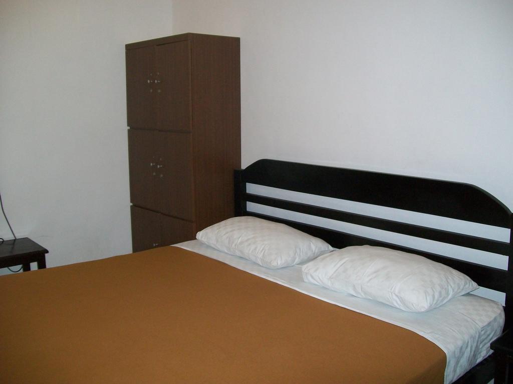 Krowi Inn Surabaya Kamer foto