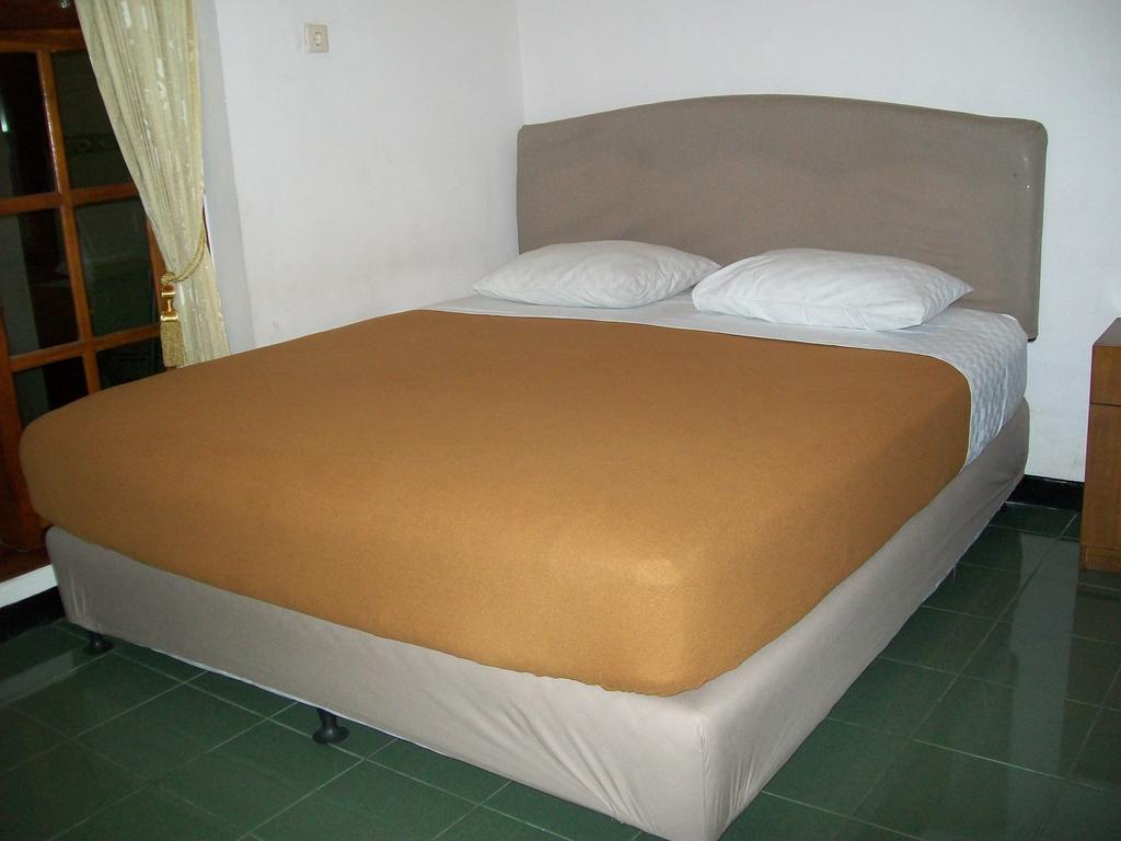 Krowi Inn Surabaya Kamer foto