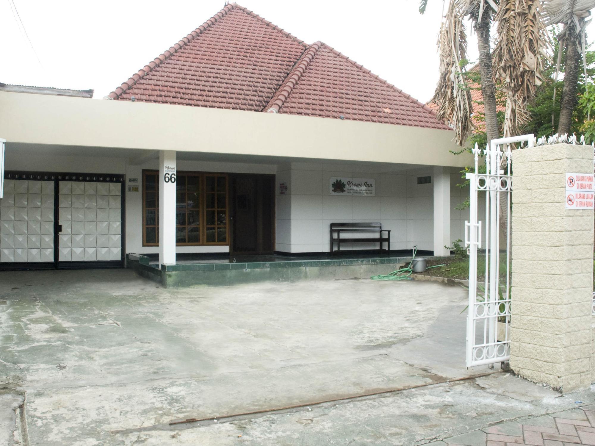 Krowi Inn Surabaya Buitenkant foto