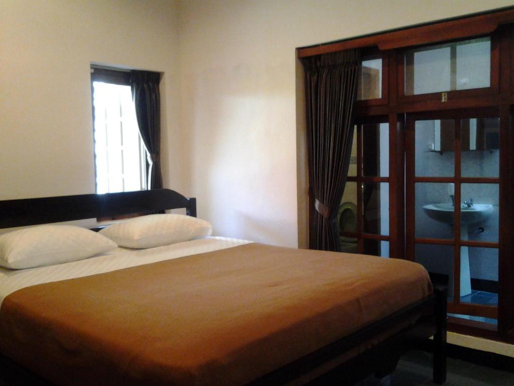 Krowi Inn Surabaya Buitenkant foto