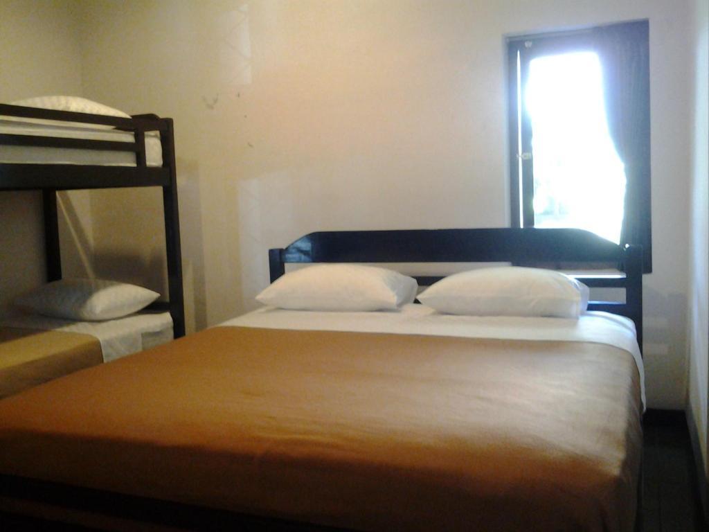 Krowi Inn Surabaya Kamer foto