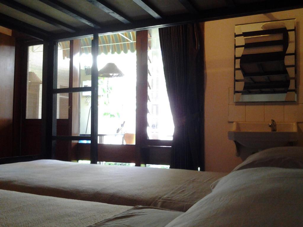 Krowi Inn Surabaya Buitenkant foto
