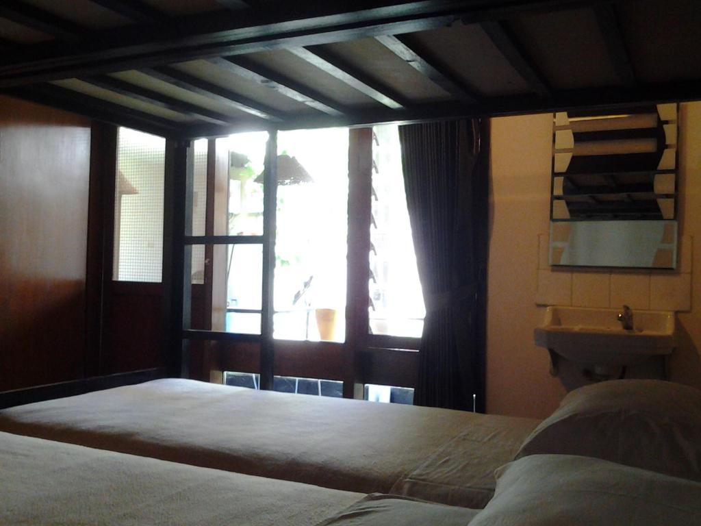 Krowi Inn Surabaya Buitenkant foto