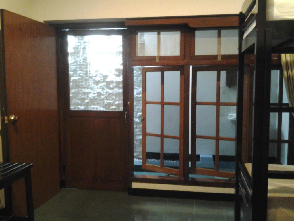 Krowi Inn Surabaya Kamer foto