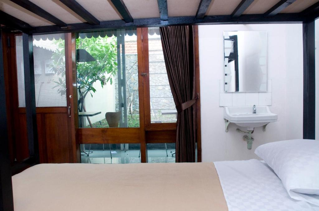 Krowi Inn Surabaya Kamer foto