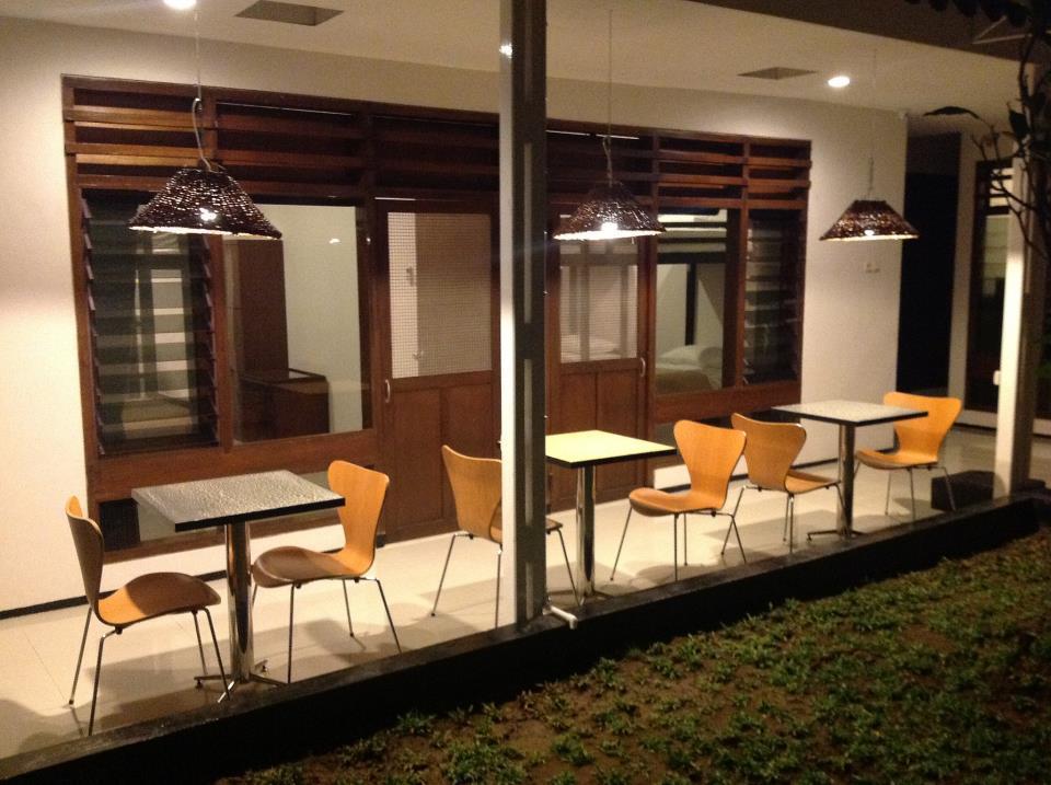 Krowi Inn Surabaya Buitenkant foto
