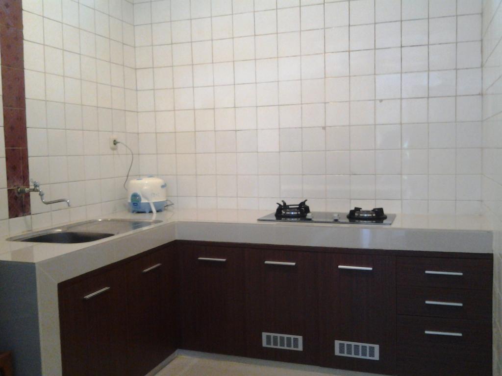Krowi Inn Surabaya Buitenkant foto