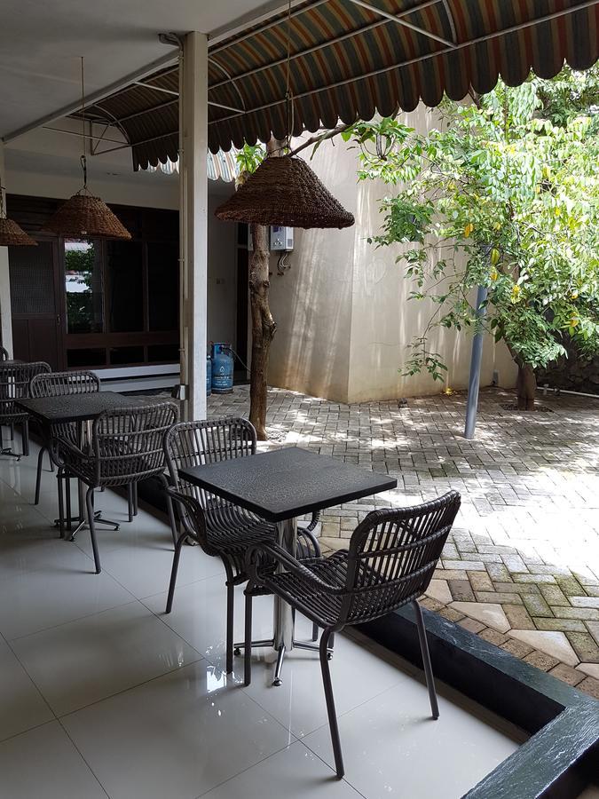 Krowi Inn Surabaya Buitenkant foto