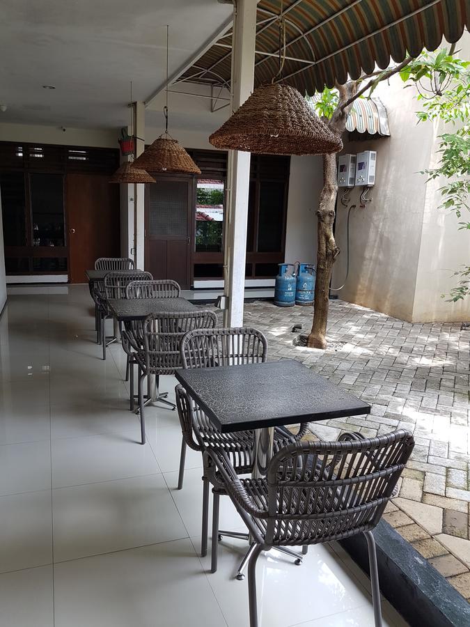 Krowi Inn Surabaya Buitenkant foto