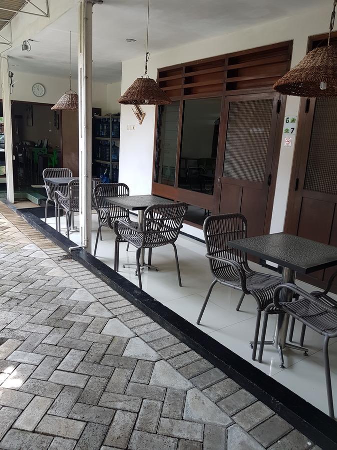 Krowi Inn Surabaya Buitenkant foto