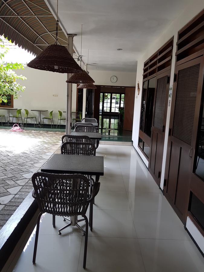 Krowi Inn Surabaya Buitenkant foto