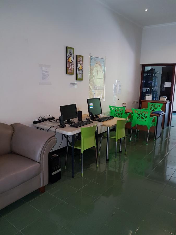 Krowi Inn Surabaya Buitenkant foto
