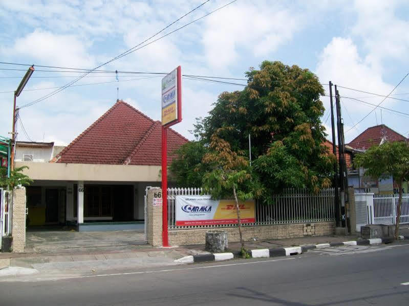 Krowi Inn Surabaya Buitenkant foto