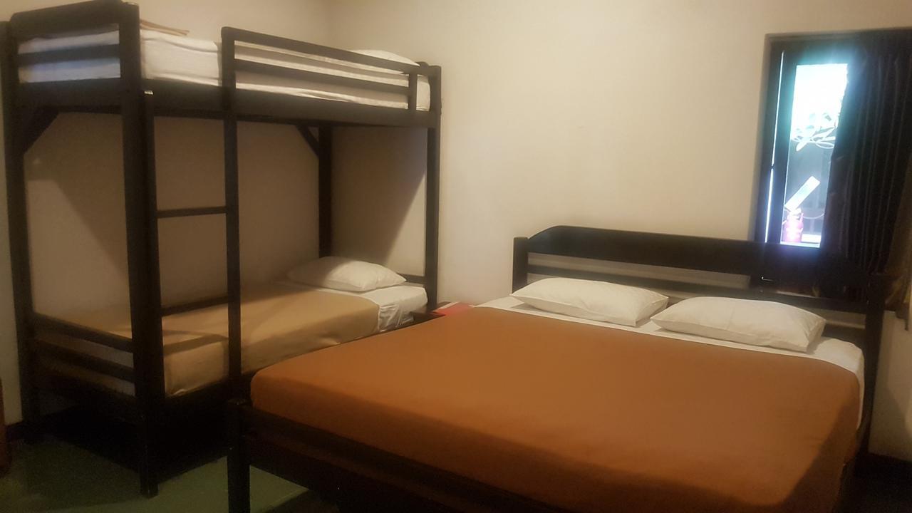 Krowi Inn Surabaya Buitenkant foto